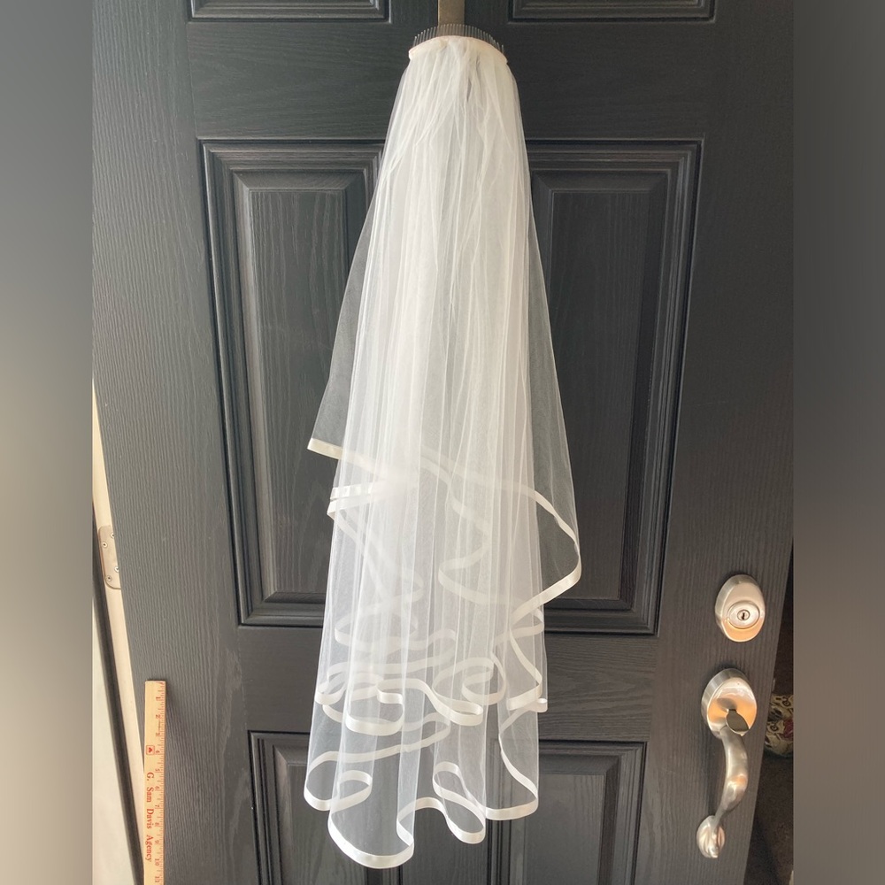 Darling white tulle veil worn once